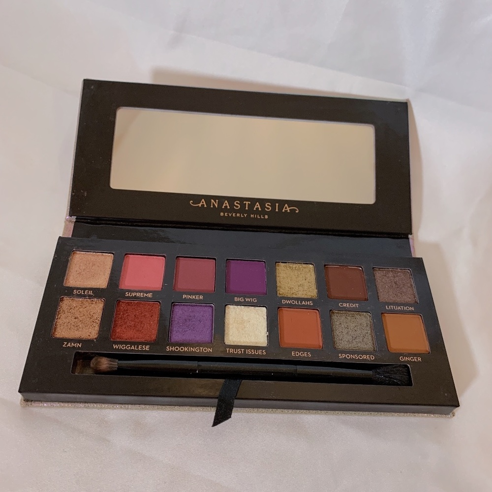 Limited Edition Jackie Aina Palette from ABH - barely used!